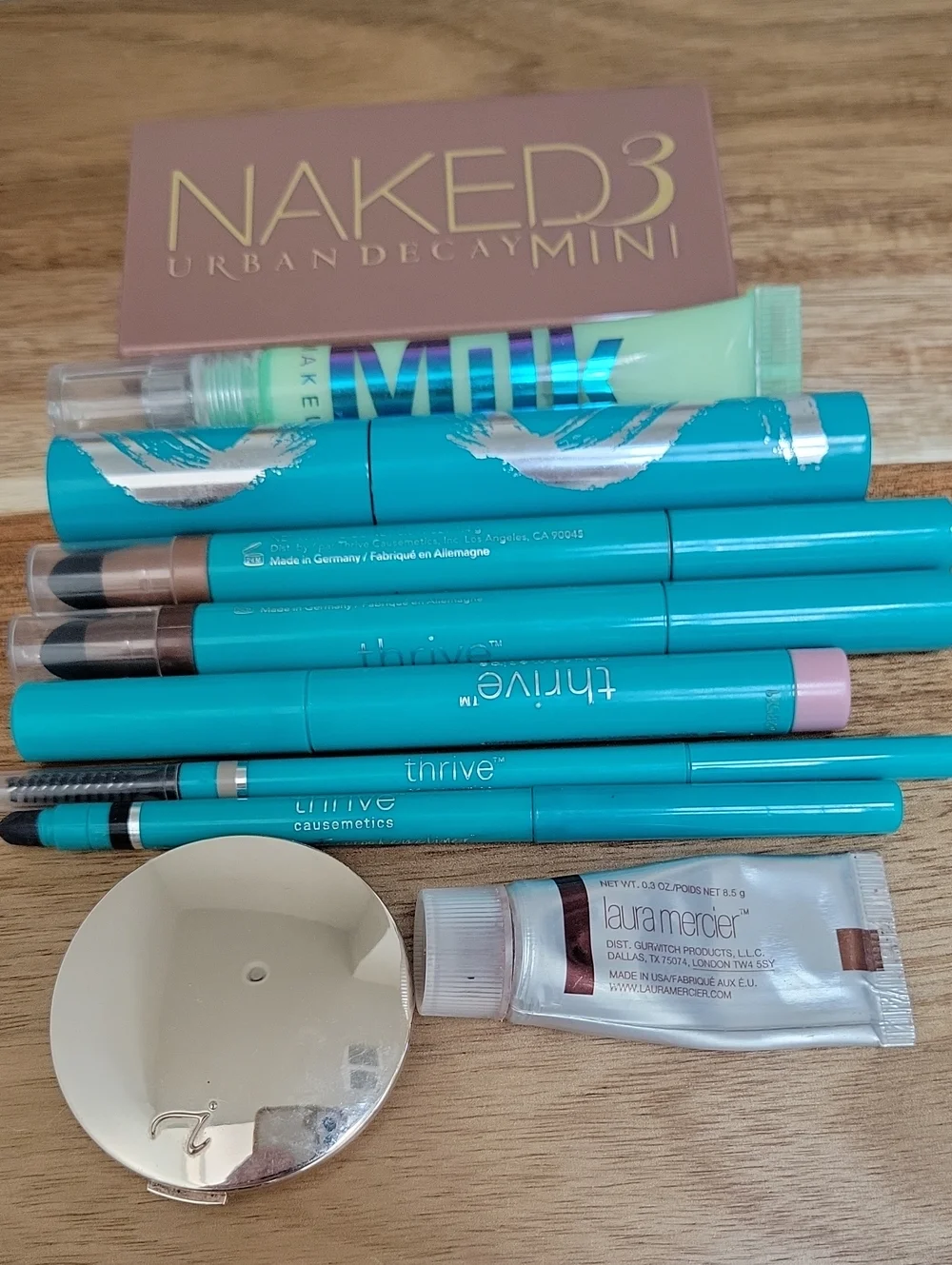 Urban Decay Naked3 Pallette, Milk Hydro Grip Primer, Set of THRIVE Eye Makeup